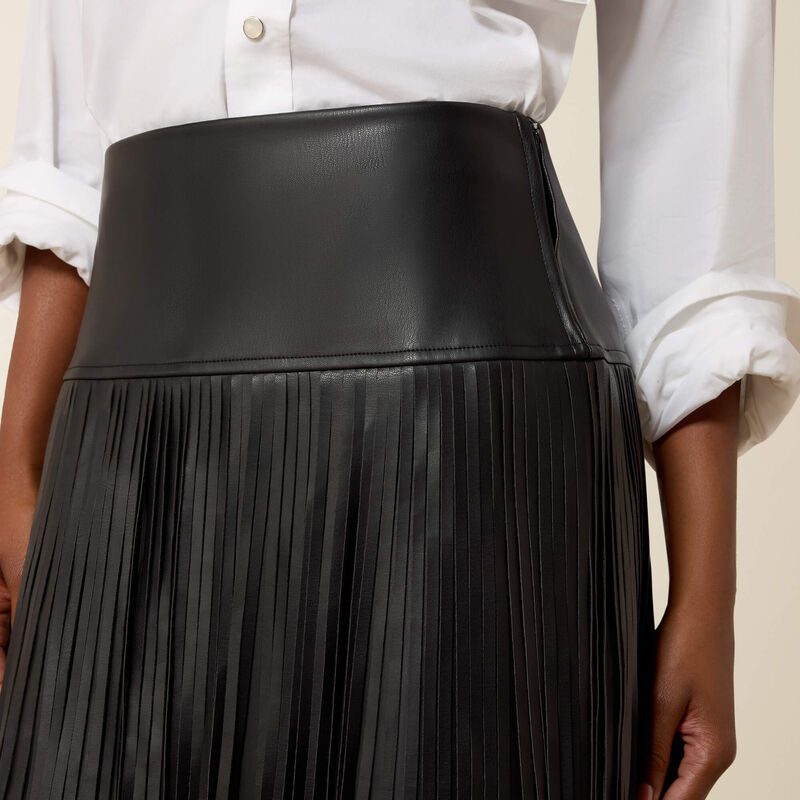 Raven Fringe Skirt 01