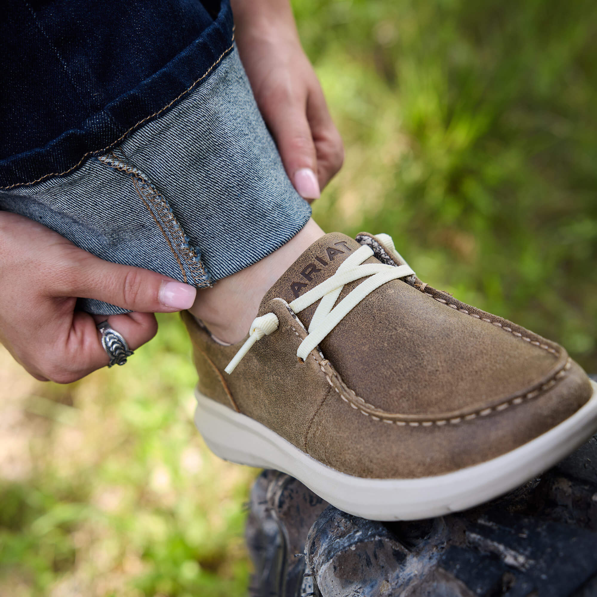 Men's Ariat Hilo in Washed Gray Denim (取寄) アリアット メンズ