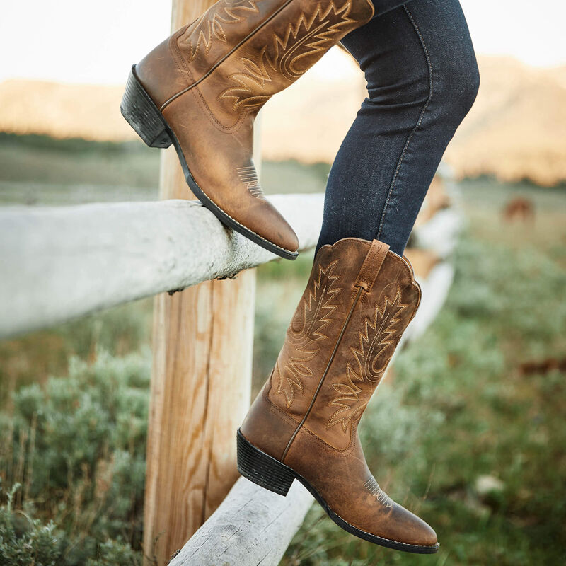 How to Wear Ariat Heritage Western R Toe Boot?