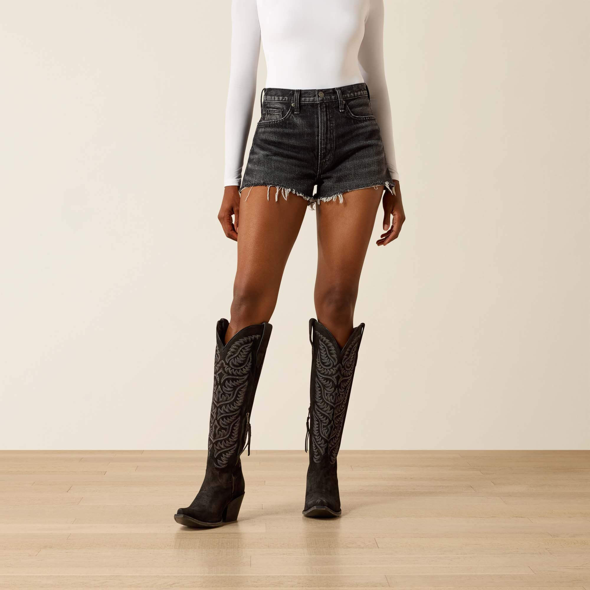 ULT HR CALAMITY TOMBOY 3&#34; SHORT-Ariat
