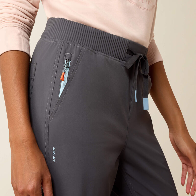Traverse Hiking Pants 02